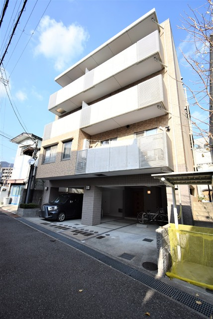芦屋市東山町の賃貸マンションの外観