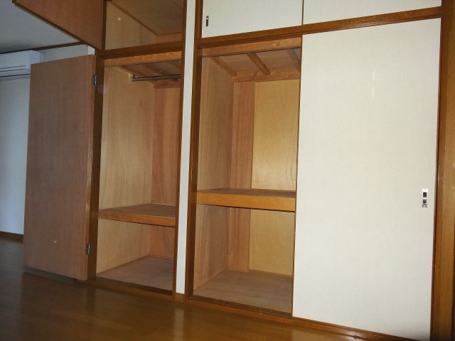 神戸市中央区下山手通７丁目の賃貸マンションの収納