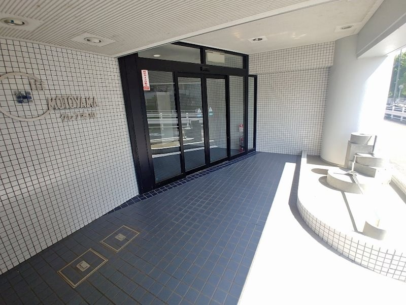 クレフ本山のロビー