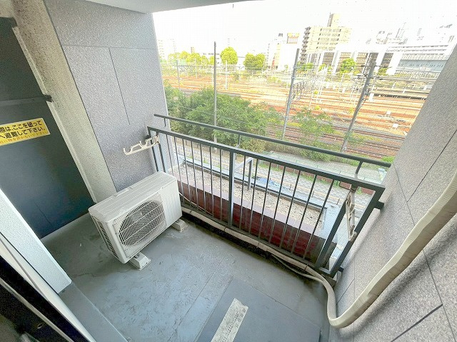 新大阪川島マンションのバルコニー