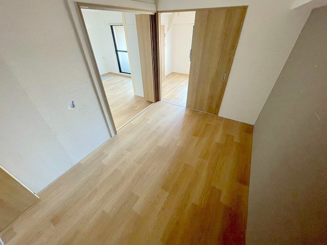 新大阪川島マンションの洋室