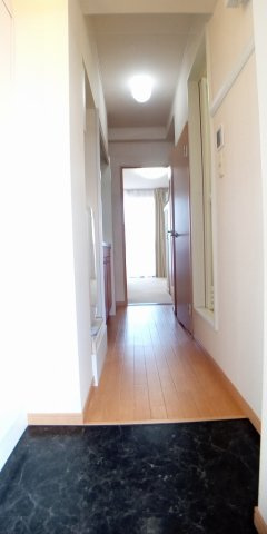 レオパレスグリーンバレー内谷の玄関
