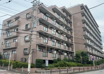 【外観】 | グリーンコーポ相模原パークサイド | 眺望の良さを楽しめるダイニングキッチンで家族団らんの時間を過ごしてはいかがでしょうか。バルコニーから見える景色を家族で眺める時間は、時間が経つのを忘れてしまいそうですね。是非、現地を見に行きましょう！