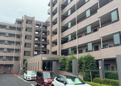 【構造・工法・仕様】 | グリーンコーポ相模原パークサイド | ＳＲＣ造は強度や耐震性の面でもRC造と比べて優れています。そのため、10階建以上の高層または超高層マンションなどの建築にも多く採用されています。柱や梁などのサイズが小さくても高い耐震性を確保できます。