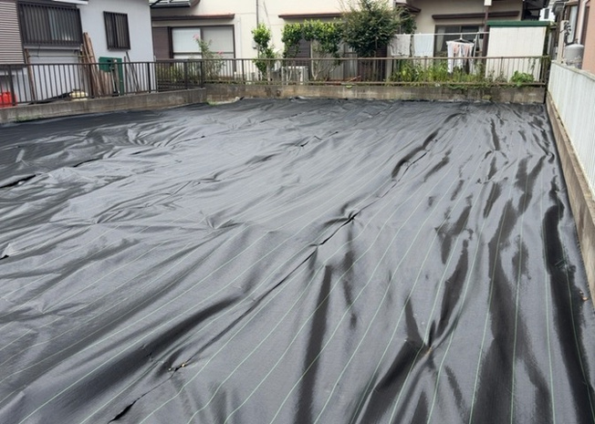 【外観】 | 土地の形が極端に長細かったり、狭小地、あるいは道路との高低差がある傾斜地だった場合、後々売ろうとしても買い手がつかない場合もあります。後々、売却することになった時に価値の下がらない土地を選びましょう。