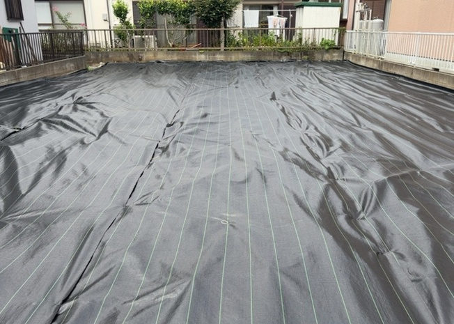 【外観】 | 家を建てる場合、方位は要チェックです。現実的に日当たりのよい家ならばリビングは南側、建築基準法でも北側に当たる家への配慮は求められています。土地を見学に行く際は、方位磁針を持って行くようにしましょう。