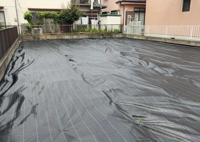 【外観】 | 土地を買う際、住む地域の自治体や福祉の補助制度にも注目してみましょう。子供や老人の医療補助やゴミ出しのルールなど、自治体によってルールに大きな違いがあるため、暮らしやすい土地で判断するとよいでしょう。