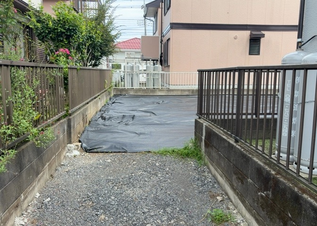 【外観】 | 隣家の土地はどうなっているのか、生活利便施設が近くにあるのか、学校まで近いかなど、お客様のライフスタイルにあわせたイメージが重要です。また、近くにあると困る施設が近くにないかも確認するといいでしょう。