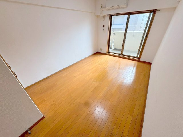 クラウンハイム淡路駅前通の居間・リビング