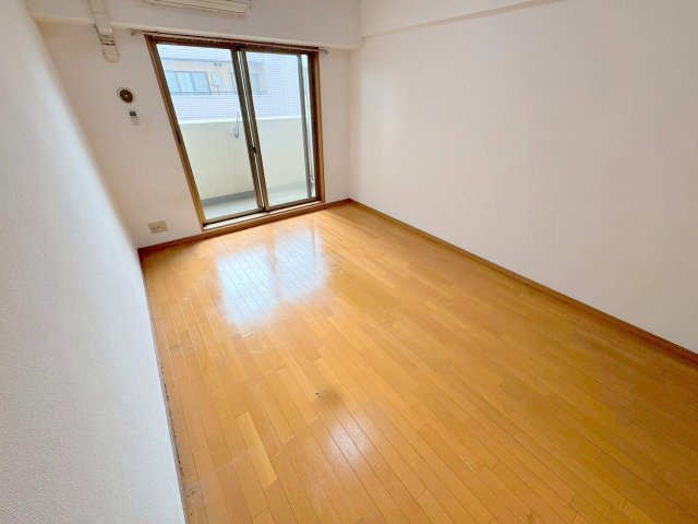 クラウンハイム淡路駅前通の居間・リビング