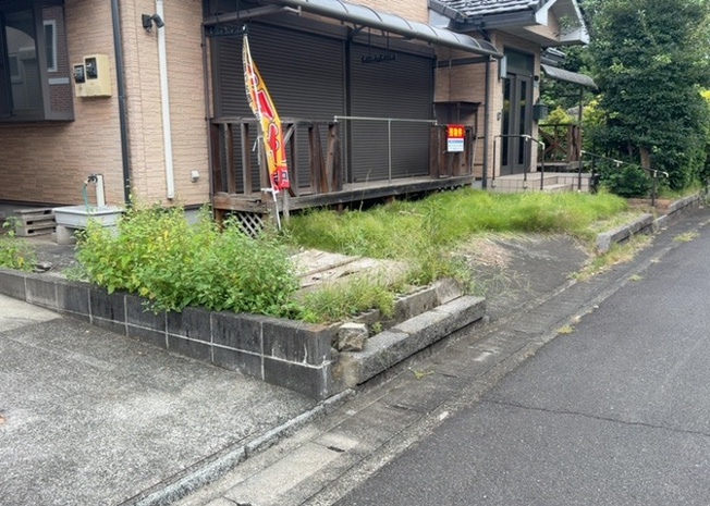 【庭】 | 庭があることでガーデニングや家庭菜園はもちろん、こどもの遊び場やペットを放して遊ぶことができます。また、家の周囲に余裕があるということです。隣地との間があれば、十分な日当たりと、風通しが確保できます。