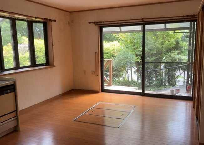 【居間・リビング】 | 直線タイプはLとDKを一直線に並べた形で対面キッチンのタイプです。一般的なのでよく見かけるかもしれません。直線タイプに似た直接アイランドタイプは、キッチンとダイニングの間に壁がない分広く感じられます。