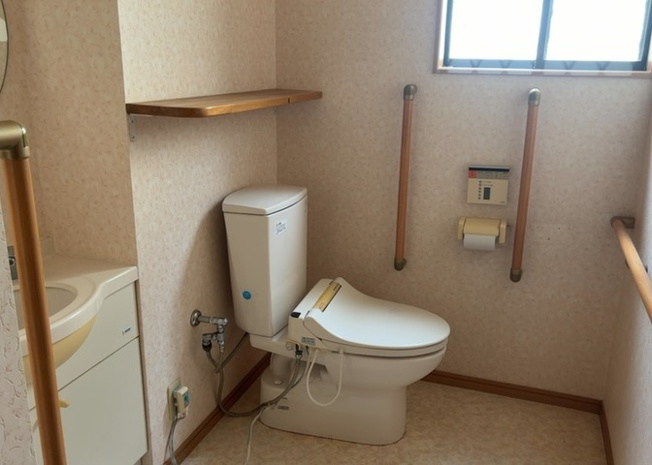 【トイレ】 | トイレは大きさや形、機能、抗菌性などが異なる多種多彩なタイプが各メーカーから出ています。それぞれに良さがあるため、事前にどういったタイプのトイレがいいのかをご家庭内で決めて、内見に行くといいでしょう。