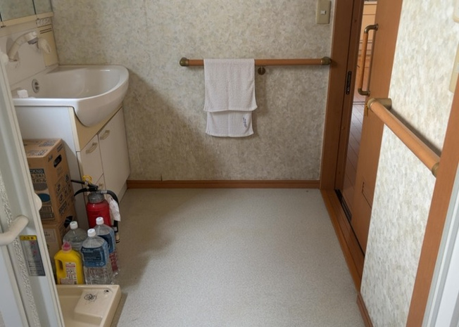 【脱衣所】 | 多くの戸建て住宅で見かける洗面脱衣所は、洗面台と洗濯機が2畳ほどのスペースに並べられていて、洗面所が脱衣所を兼ね備えている間取りが一般的です。お客様が利用することもある、パブリックな空間でもあります。