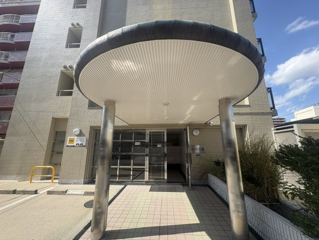 KM江坂のエントランス