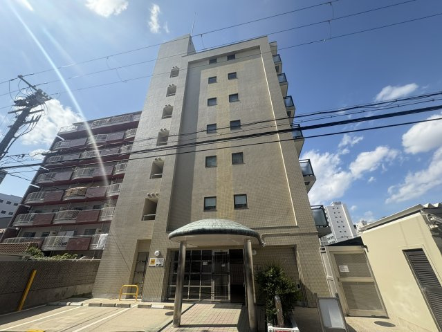 KM江坂の外観