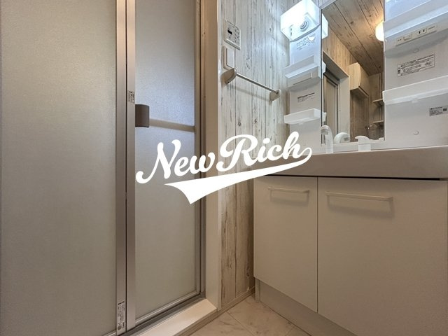 伊勢崎市連取元町のアパートの独立洗面台
