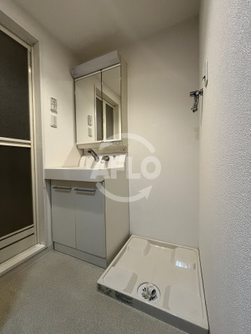 アドバンス新大阪Ⅲの独立洗面台|洗面台