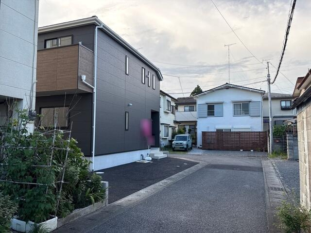 クレイドルガーデン宇都宮市下荒針町第3　新築一戸建ての前面道路含む現地写真
