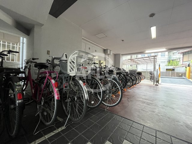 新大阪川島マンションの内装|駐輪場
