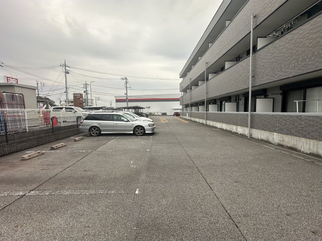 アンプルール フェールM’sⅡの駐車場