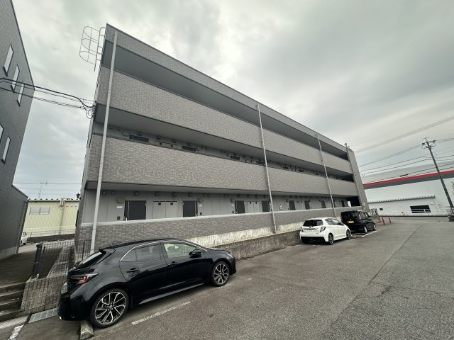 アンプルール フェールM’sⅡの駐車場