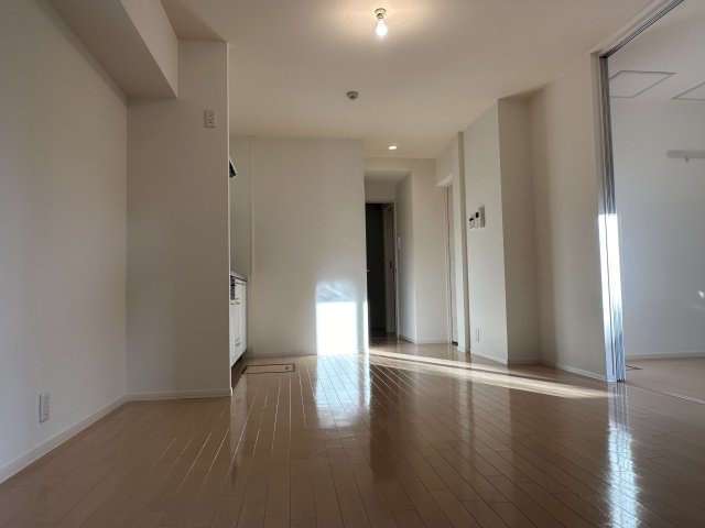 栄華マンションの居間・リビング