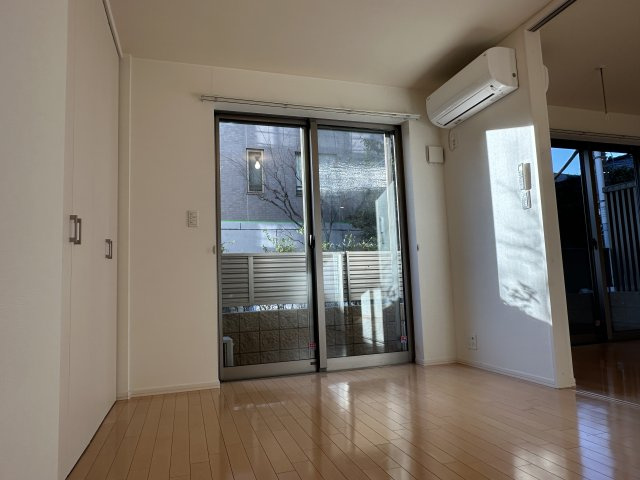 栄華マンションの寝室