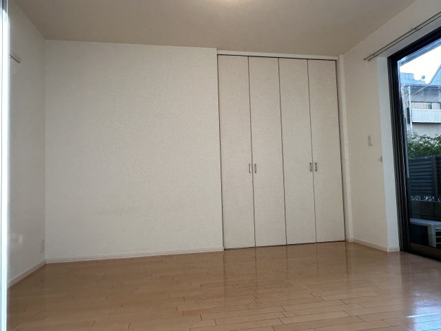栄華マンションの寝室