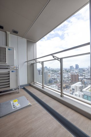 ＳＨＩＲＯＫＡＮＥ　Ｔｈｅ　ＳＫＹ　Ｅ棟のバルコニー|※写真は同タイプ住戸です。