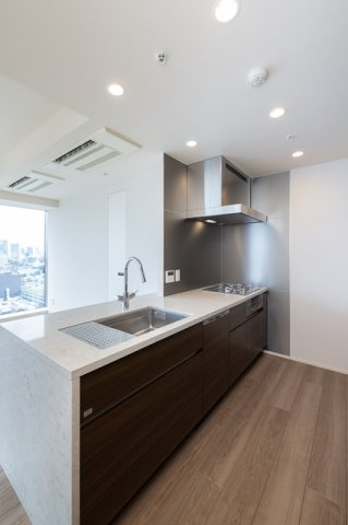 ＳＨＩＲＯＫＡＮＥ　Ｔｈｅ　ＳＫＹ　Ｅ棟のキッチン|※写真は同タイプ住戸です。