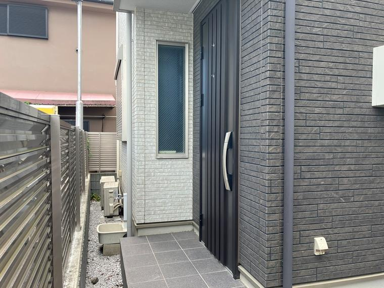 奥沢戸建のエントランス