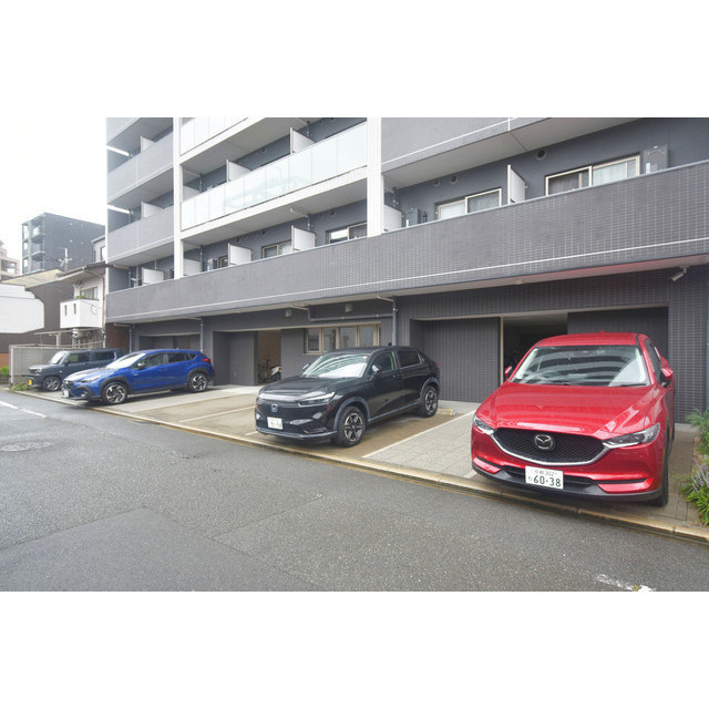 アドバンス京都デタンデュの駐車場