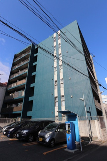 お洒落な色の外観です。