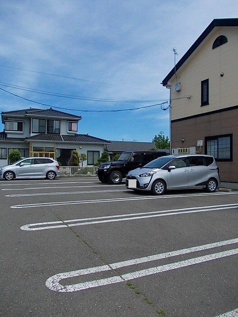 フロールの駐車場