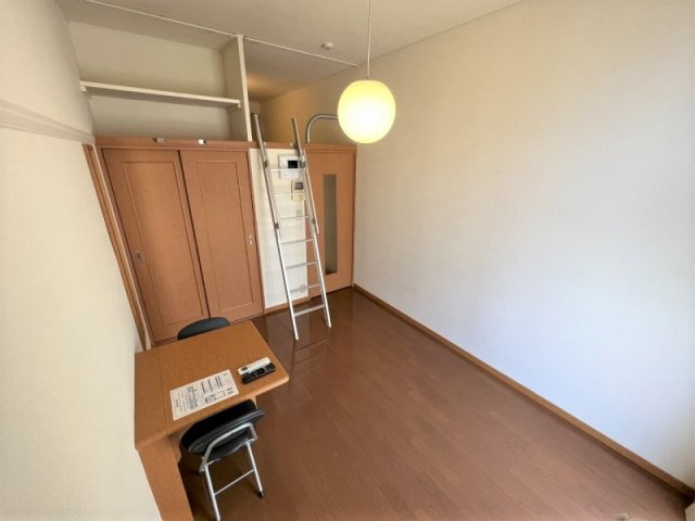 【居間・リビング】 | レオパレスドミール | 家電・家具付きのお部屋です。