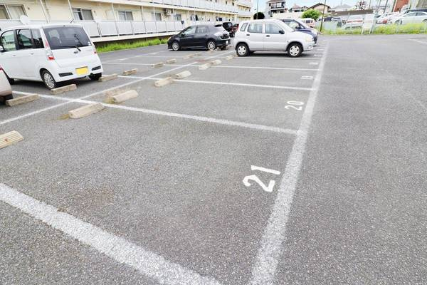 ビレッジハウス串崎2号棟の駐車場