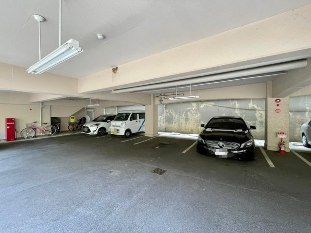 瑞光ハイツの駐車場|駐車場があるので、車を買う予定の方も安心です