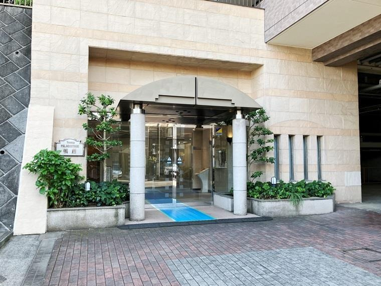 日神パレステージ鴨居のエントランス