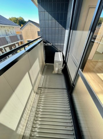 ベルサーチ植田のバルコニー|お洗濯にも便利なバルコニー付き