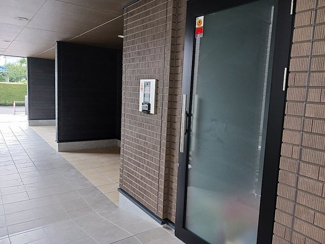 ヒカルサさいたま宮原のエントランス