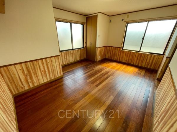 前橋市堀之下町中古一戸建ての洋室|２面採光の明るい洋室です