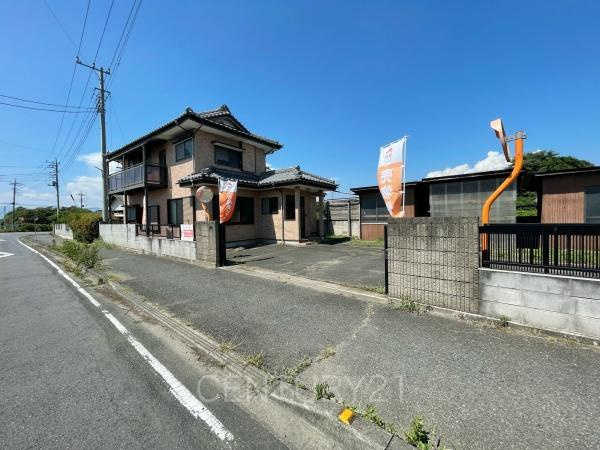 前橋市堀之下町中古一戸建ての前面道路含む現地写真|日当たり良好です。