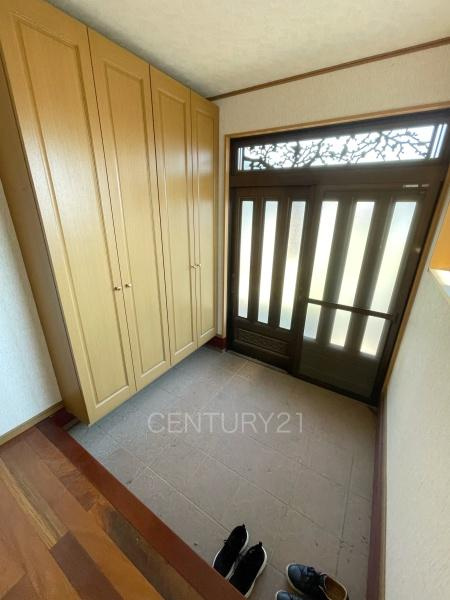 前橋市堀之下町中古一戸建ての玄関|シューズボックス付きの玄関です。