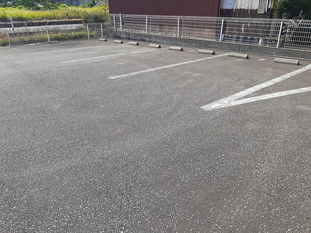 メゾンＪＥＲＲＹの駐車場|駐車場に車を止められます