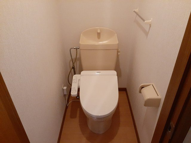メゾンＪＥＲＲＹのトイレ|落ち着いたトイレです