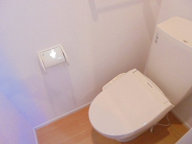 ラ　ルーチェのトイレ|落ち着いた色調のトイレです