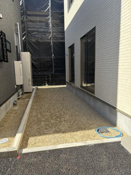岡崎市栄町第4　全2棟・2号棟の庭|ウッドデッキやBBQ。想像が膨らむお庭