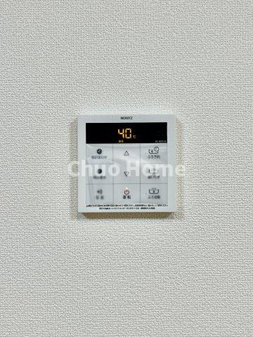 葛飾区南水元4丁目新築分譲住宅の発電・温水設備|【給湯リモコン】外での一日を忘れさせてくれるオートバス機能でお好みの湯量・温度に調整された浴槽。