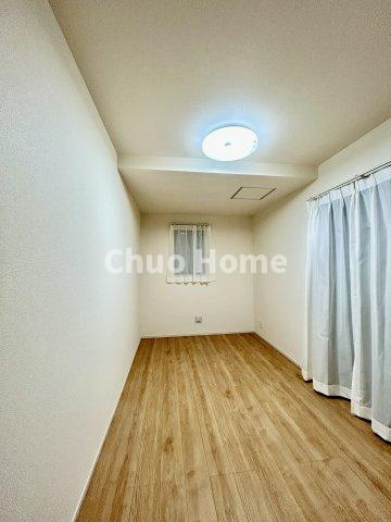 葛飾区南水元4丁目新築分譲住宅の子供部屋|【子供部屋】お子様を持つ家庭の約6割が「家族や子どものため」に購入を希望。入学後の転校を避け、広い空間でのびのび育てたいなどの親心が、家探しのきっかけになっているようです。